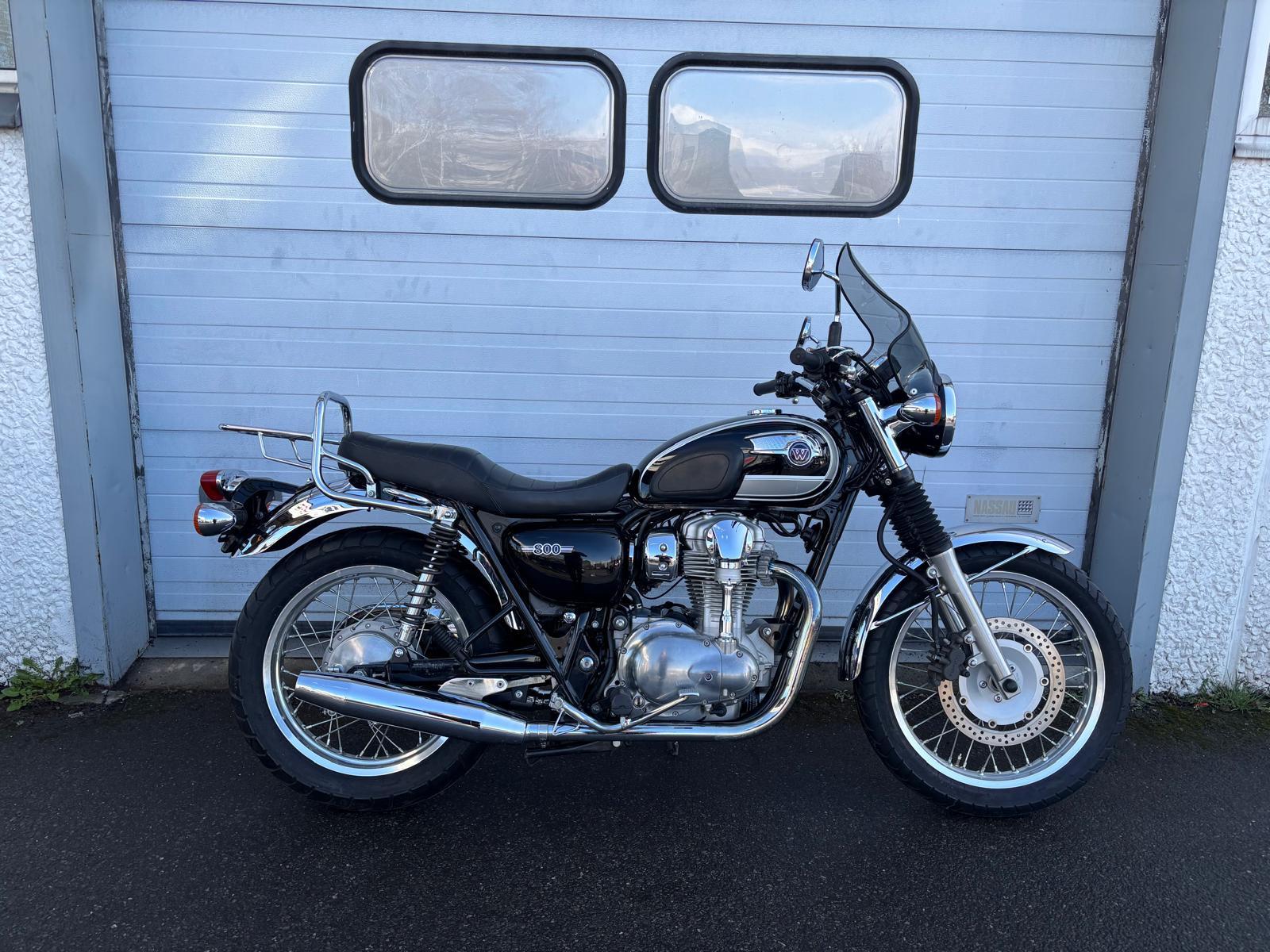 Kawasaki W800 / 1. Hand / Wenig KM