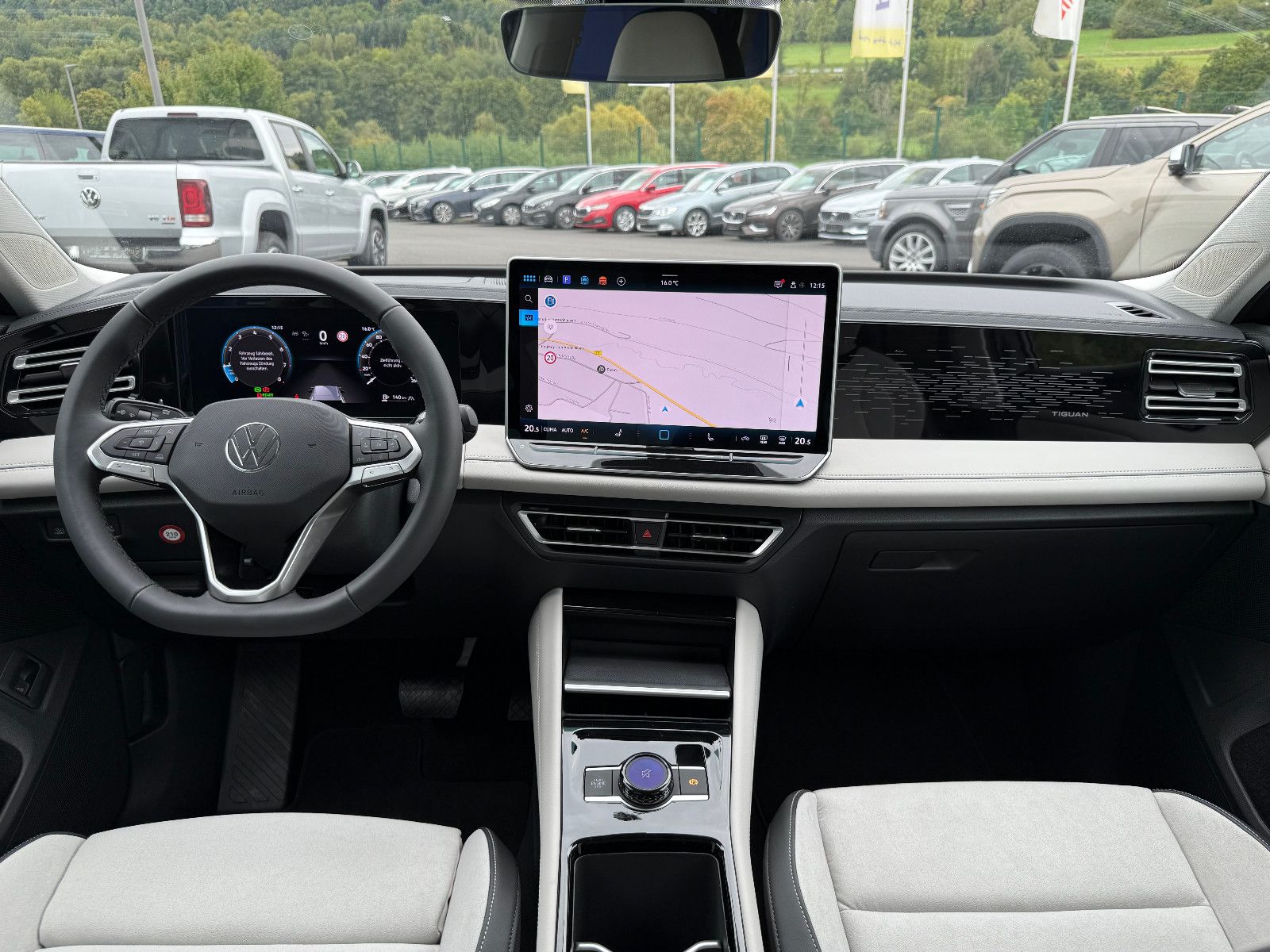 Fahrzeugabbildung Volkswagen Tiguan Elegance AHK ACC HUD LED-Matrix Massage