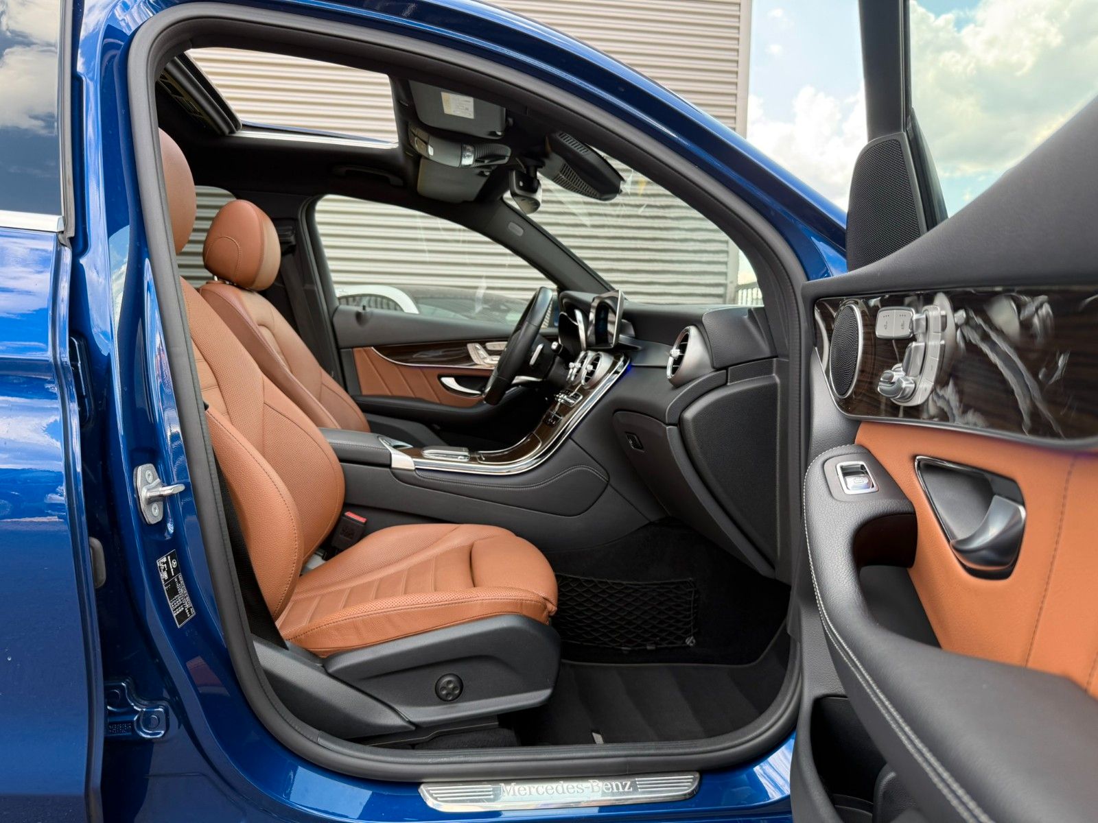 Fahrzeugabbildung Mercedes-Benz GLC 400d Coupe 4M Standh+Distr+AHK+Memory+ESD