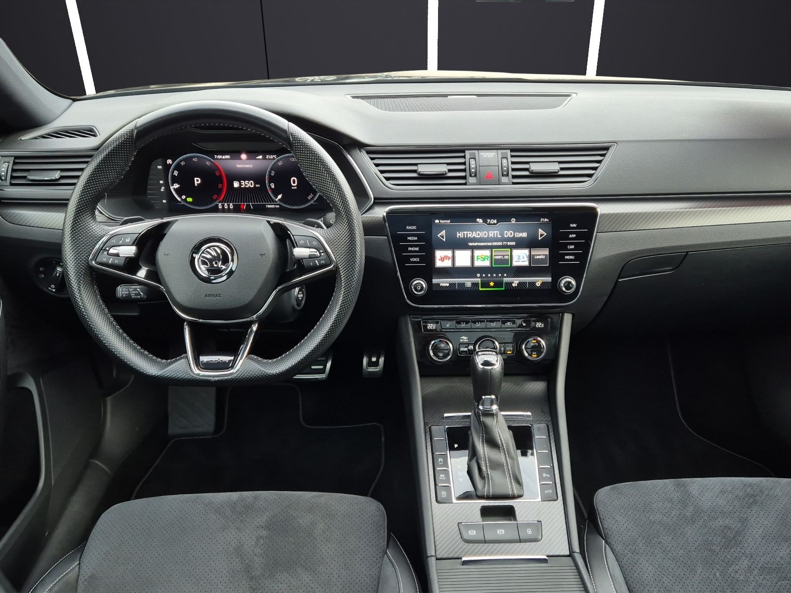 Fahrzeugabbildung SKODA Superb Combi TDI Sportline DSG 4x4 Matrix AHK Na