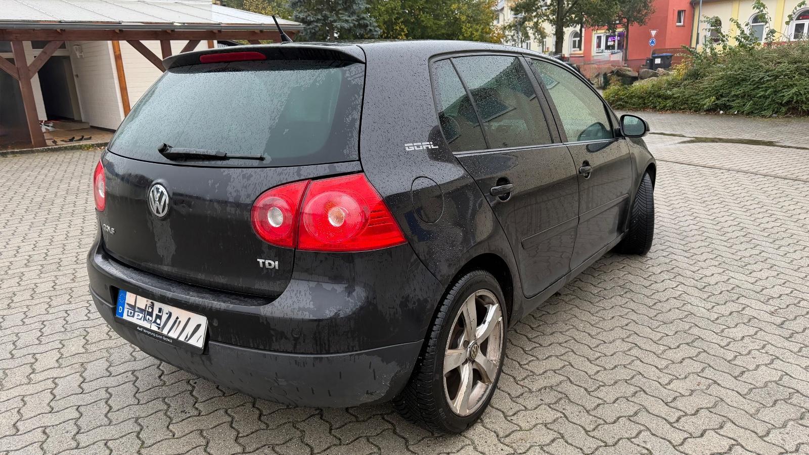Volkswagen Golf 2006 — rear view