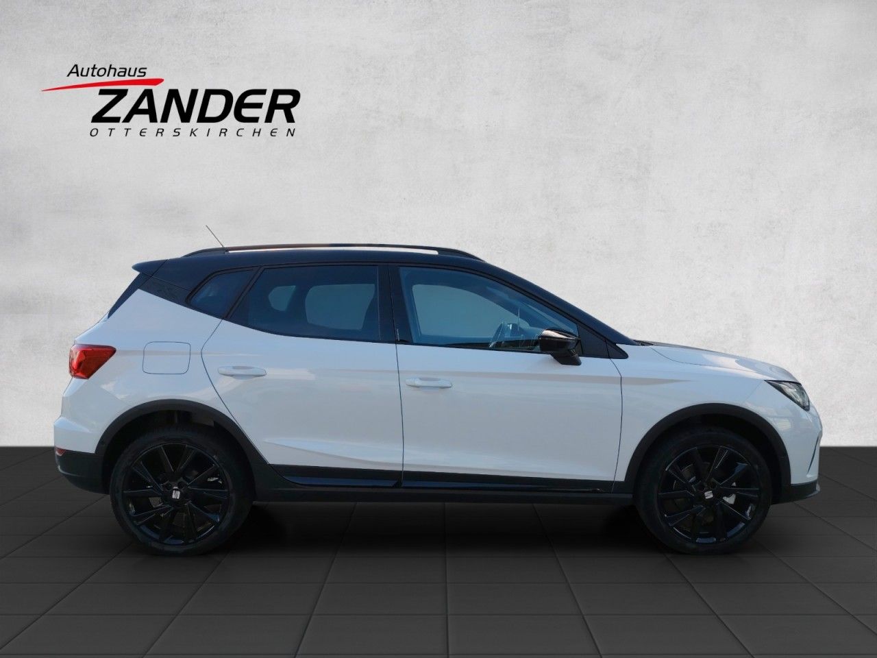 Fahrzeugabbildung SEAT Arona FR TSI DSG Black Edition AHK