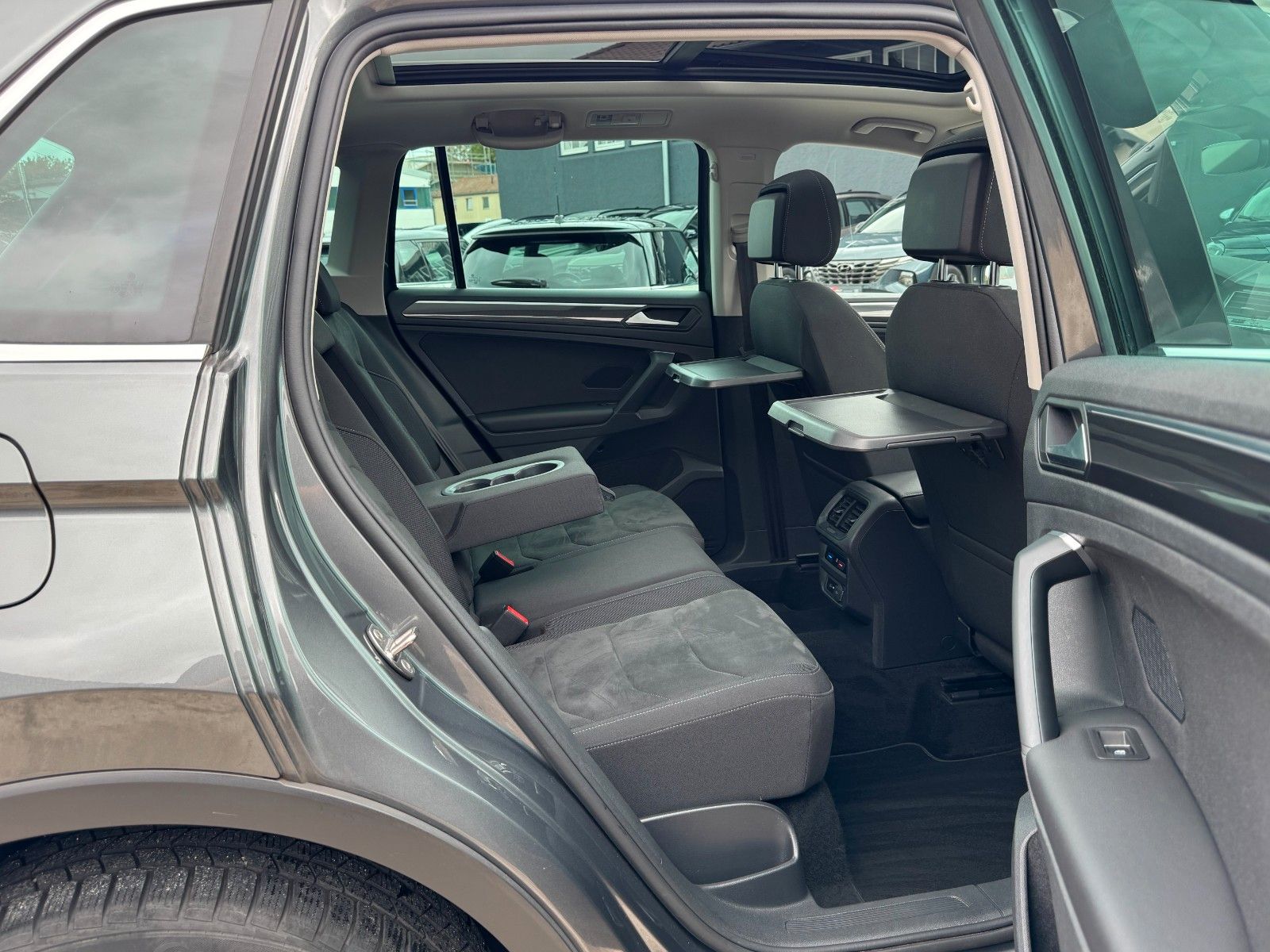 Fahrzeugabbildung Volkswagen Tiguan 2.0 TSI Hgl. 4M Alcan Pano Dynaudio 360°