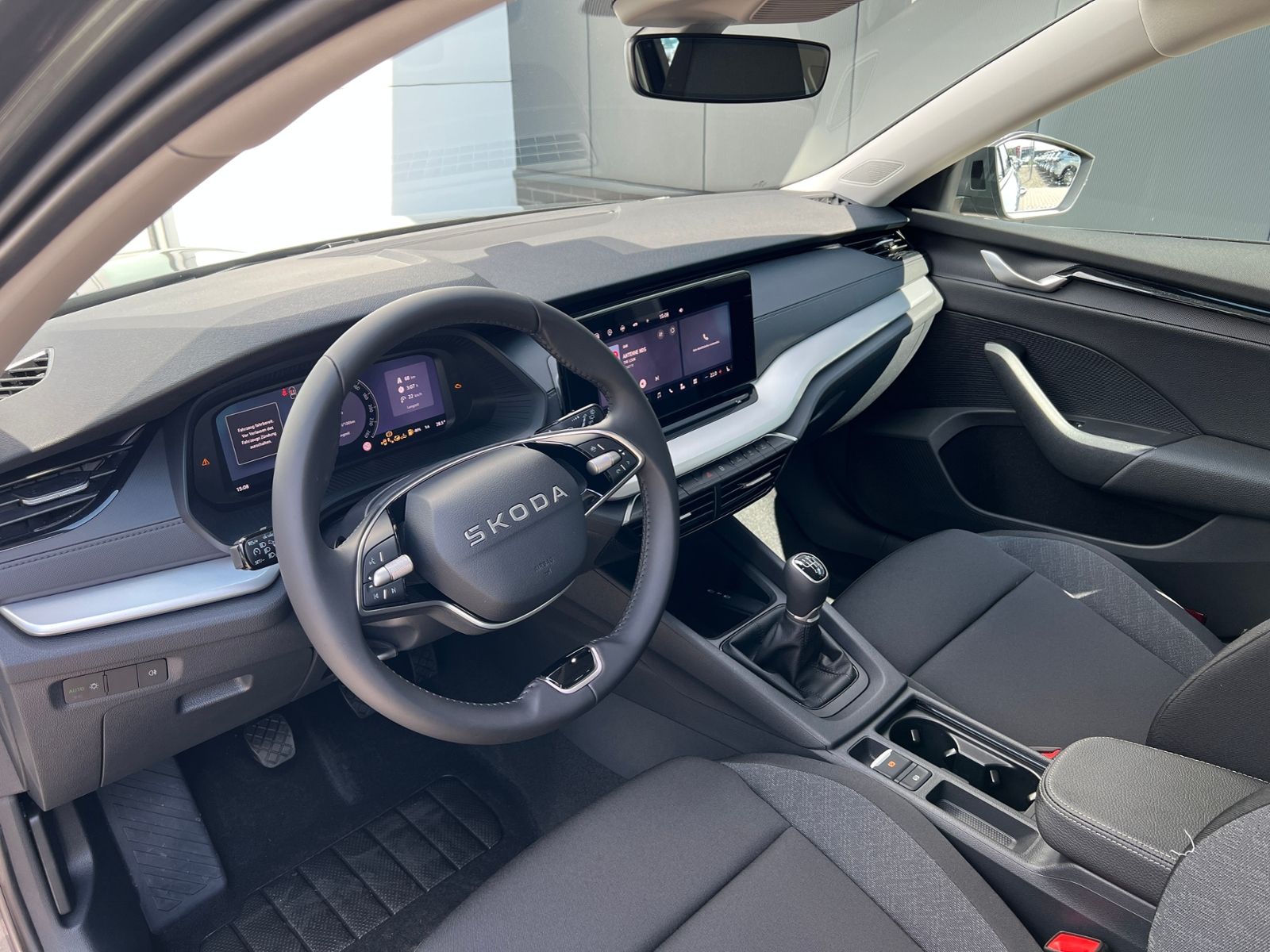Fahrzeugabbildung SKODA Octavia Combi Essence 2.0 TDI *AHK, LED, SmartLi