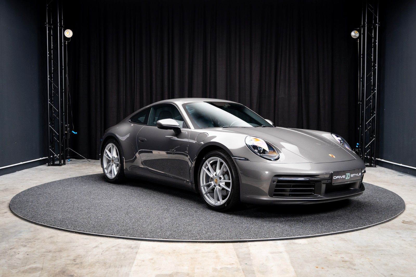 Fahrzeugabbildung Porsche 992 + 1. Hand + 16.050 km + Schiebedach + PDK
