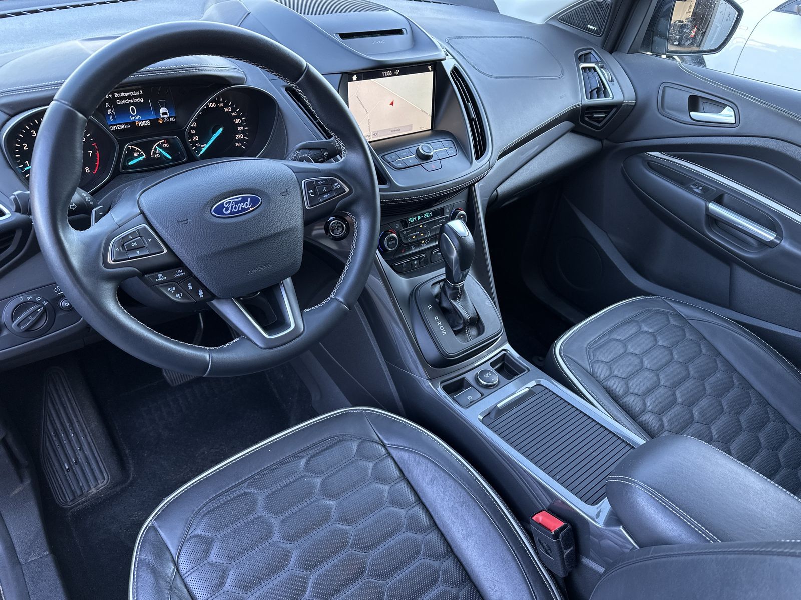 Fahrzeugabbildung Ford Kuga 1.5 EB Vignale Aut. NAV+XEN+ACC+KAM+AHK+2Hd