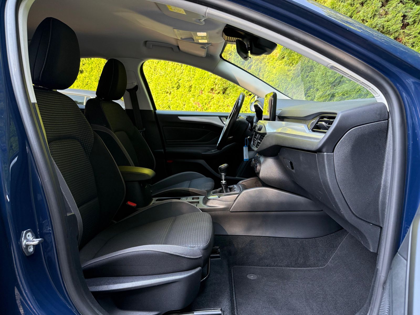 Fahrzeugabbildung Ford Focus 2.0 EB Cool & Connect LED+NAV+SHZ+KAM+CARP