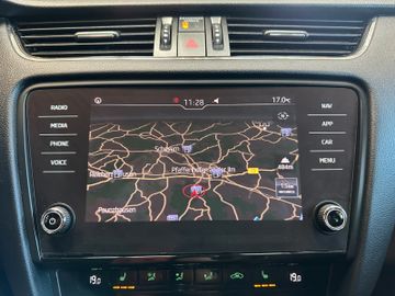 Skoda Octavia *LED*NAVI*2-ZONEN*CAM*CARPLAY*