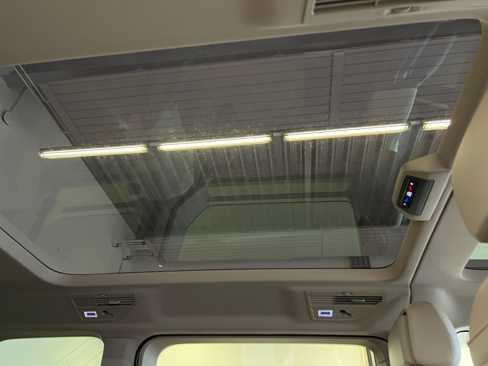 Fahrzeugabbildung Volkswagen Multivan T7 Style 2.0 TDI DSG *AHK, IQ.Light, Pa