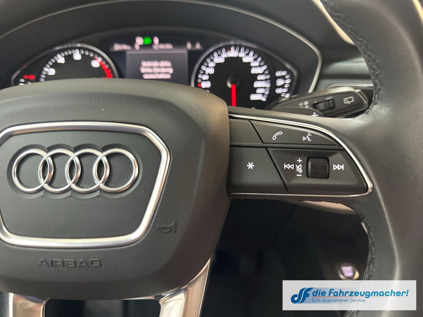 Fahrzeugabbildung Audi A4 Avant 40 TFSI advanced HUD Navi Soundsystem L