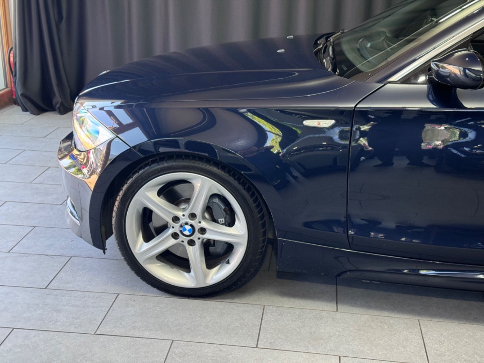 Fahrzeugabbildung BMW 135i Cabrio*M-PAKET*KEYLESS*HIFI*LEDER*NAVI*