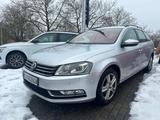 Volkswagen Passat Variant Comfortline KLIMAAUTOM XENON AHK - Volkswagen Passat aus 2011: Kombi