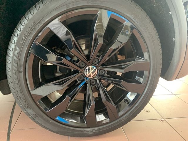 Fahrzeugabbildung Volkswagen Tiguan R-Line 2.0 TDI 4 Motion DSG MATRIX-LED NA