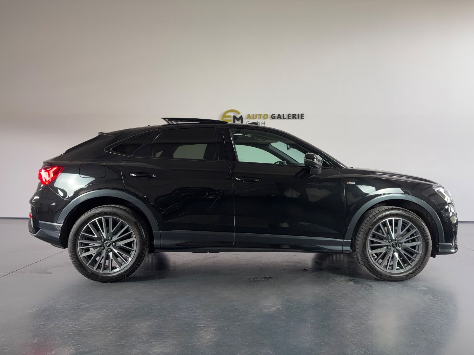 Audi Q3 Sportback 40 TFSI qu S line Pano Kam AHK blac foto 7