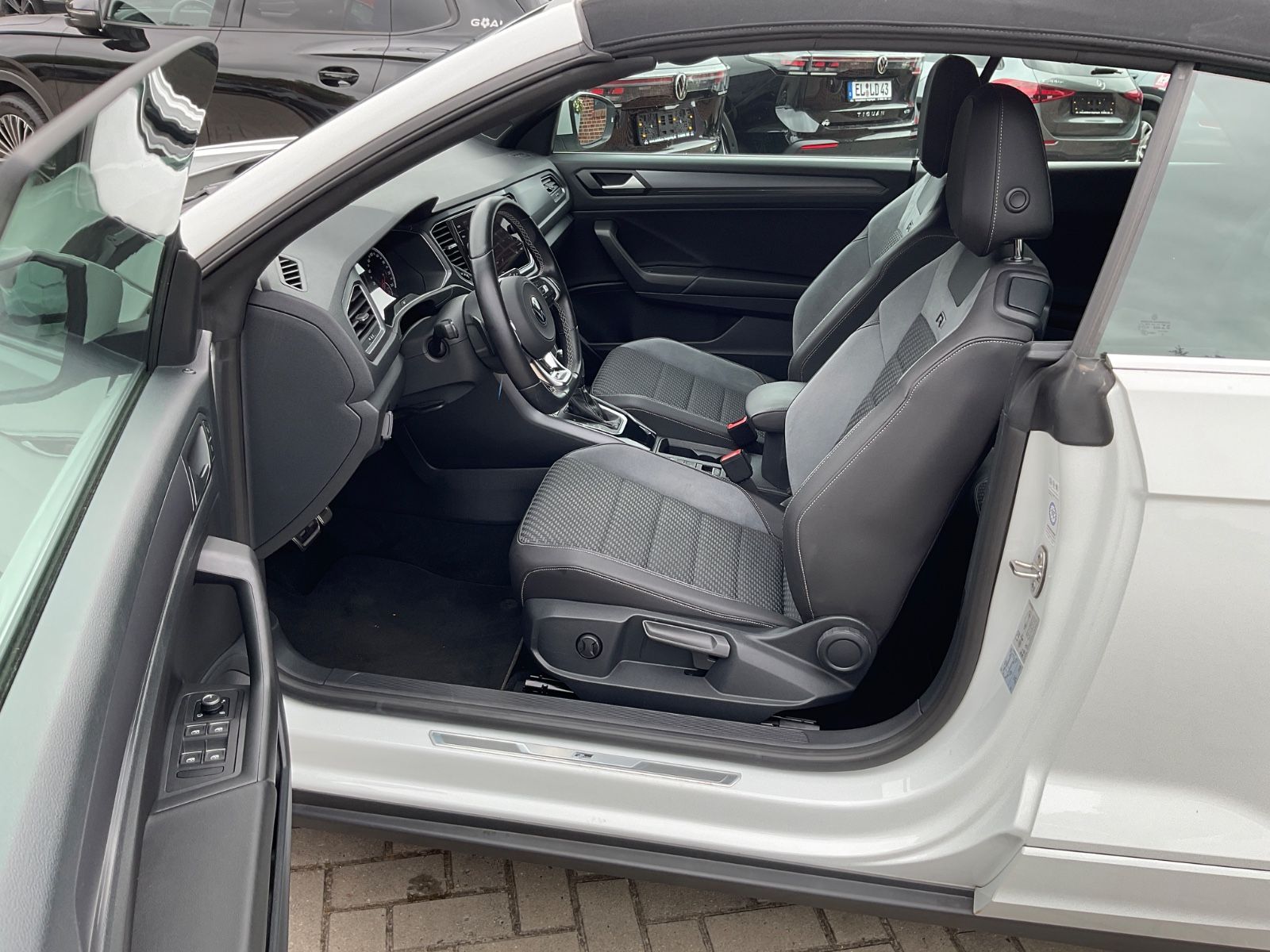 Fahrzeugabbildung Volkswagen T-Roc Cabriolet 1.5 TSI DSG R-Line,AHK,Kamera,AC