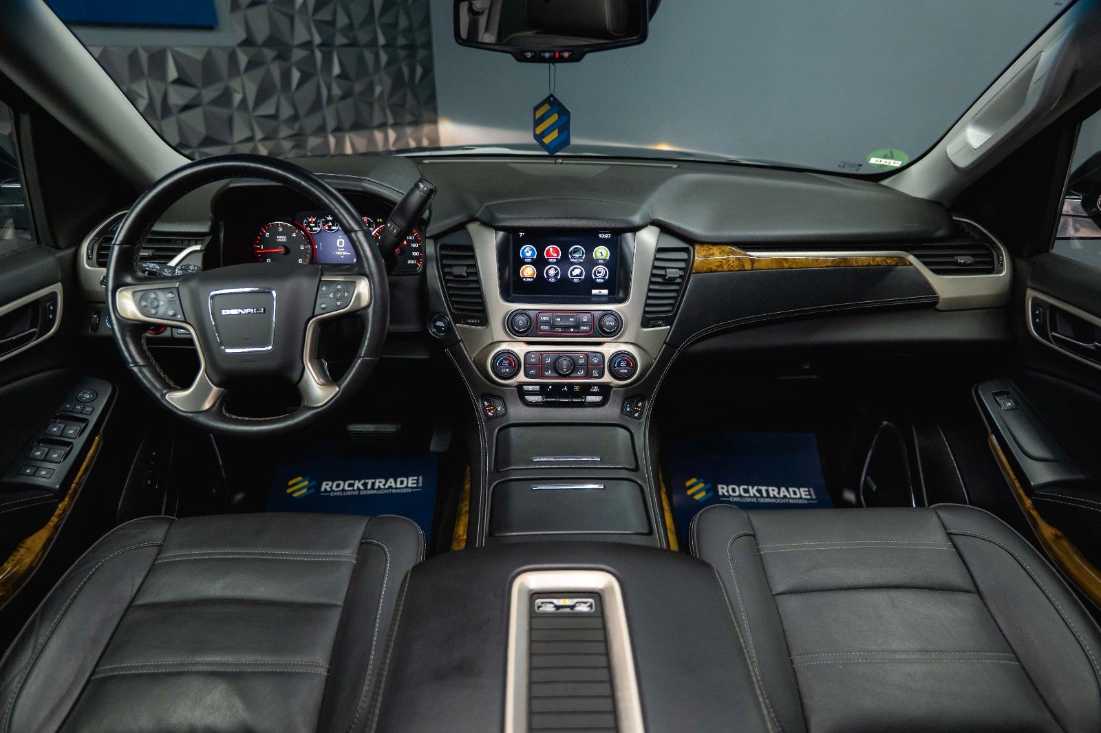 Fahrzeugabbildung GMC Yukon 6.2 V8 DENALI 4x4 LED *Unfallfrei*TV*ACC*