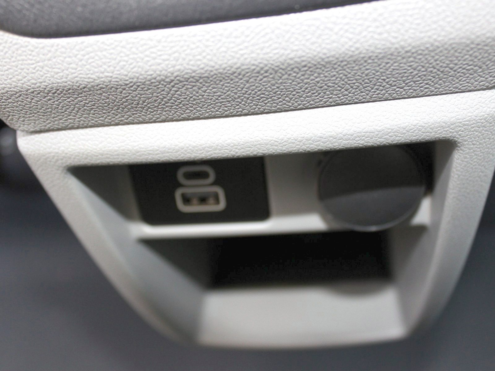 Fahrzeugabbildung Ford Transit Custom 320 L1 Trend FWD Plug-in Hybrid