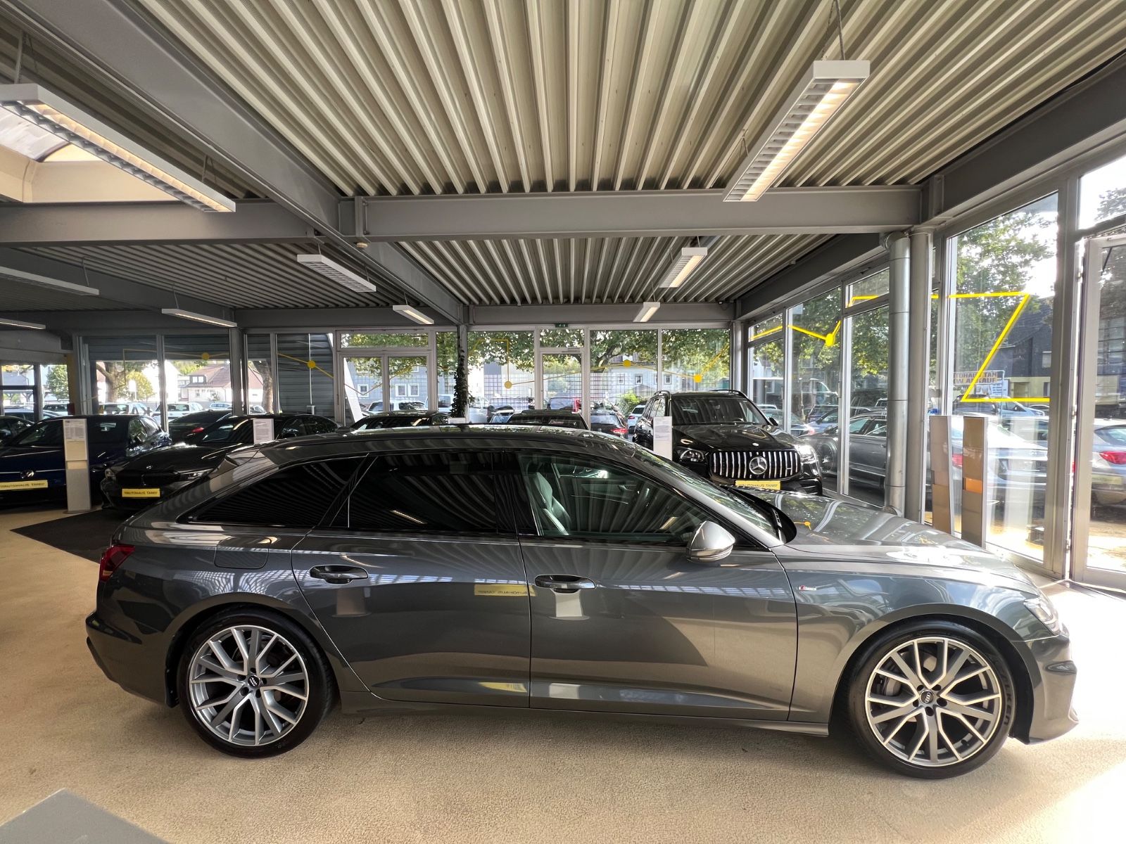 Fahrzeugabbildung Audi A6 Avant 40 TDI quattro sport S line *1.HAND*