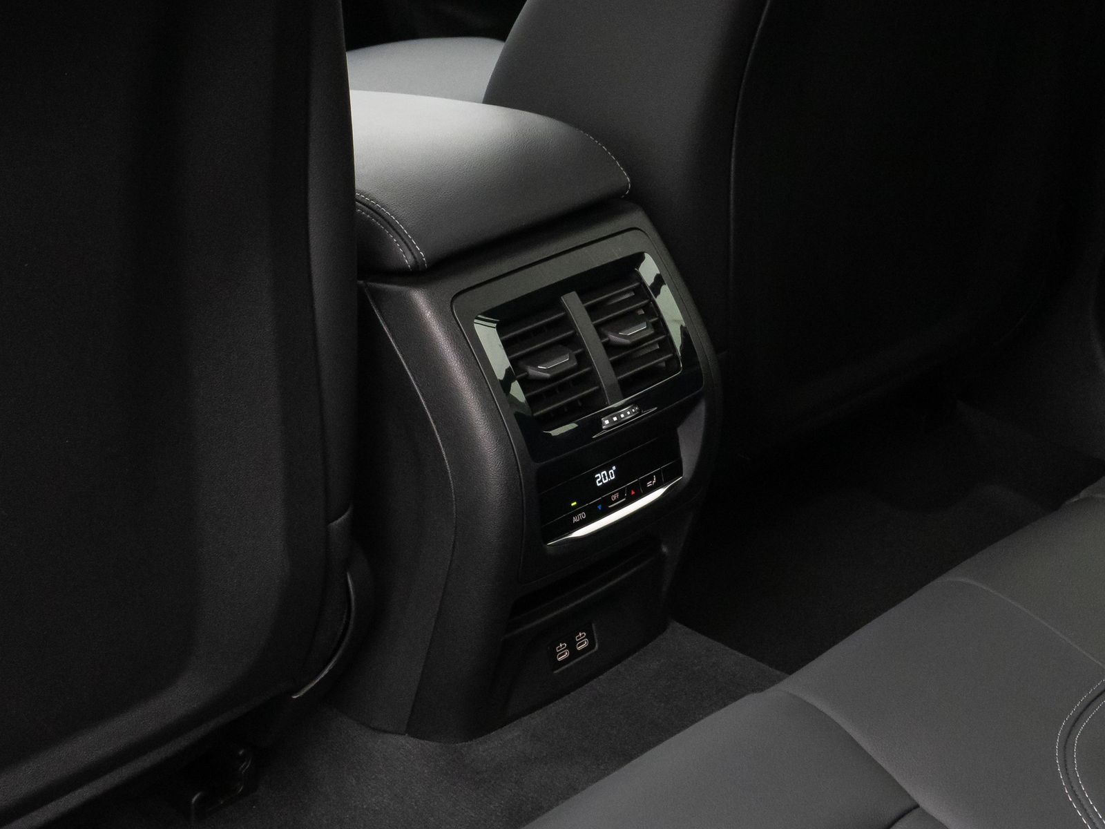 Fahrzeugabbildung BMW X3 xD30e Kamera HUD DAB HiFi AHK Sport 19Zoll