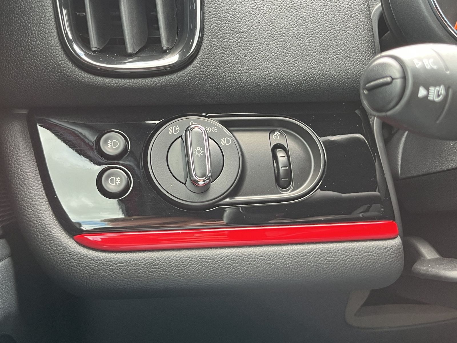 Fahrzeugabbildung MINI Countryman SE (Cooper) *NAVI*HUD*KEYL*LED*KAMERA