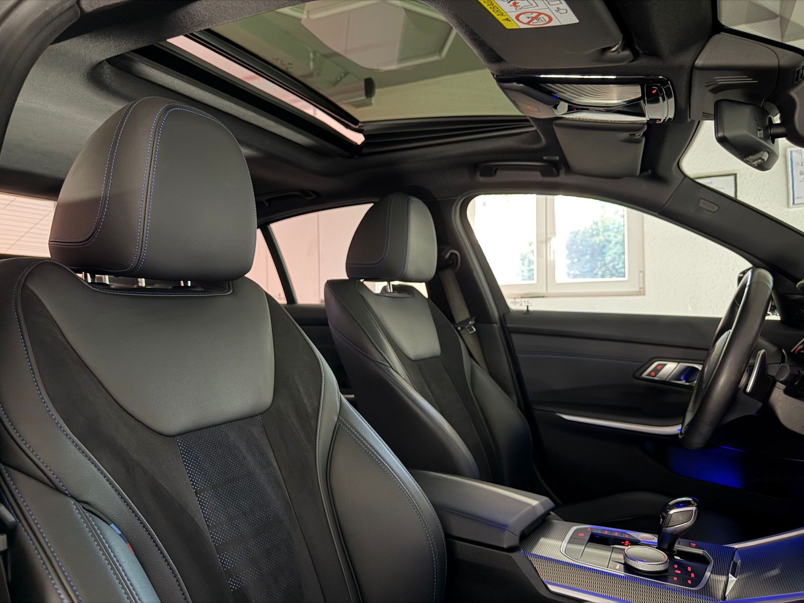 Fahrzeugabbildung BMW 330 i xDrive M SPORT/LASER/H&K/PANO/MEMORY/DE FZ