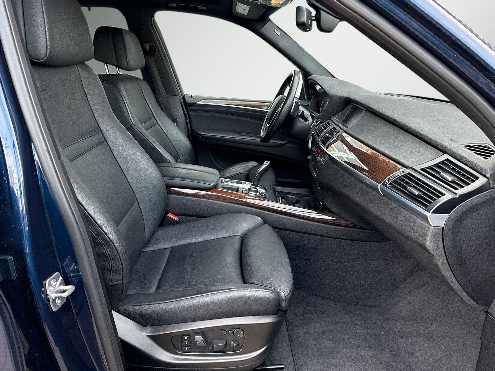 Fahrzeugabbildung BMW X5 xDrive50i*Pano*Bi-Xen*Memory*Head-Up*2-Zonen*