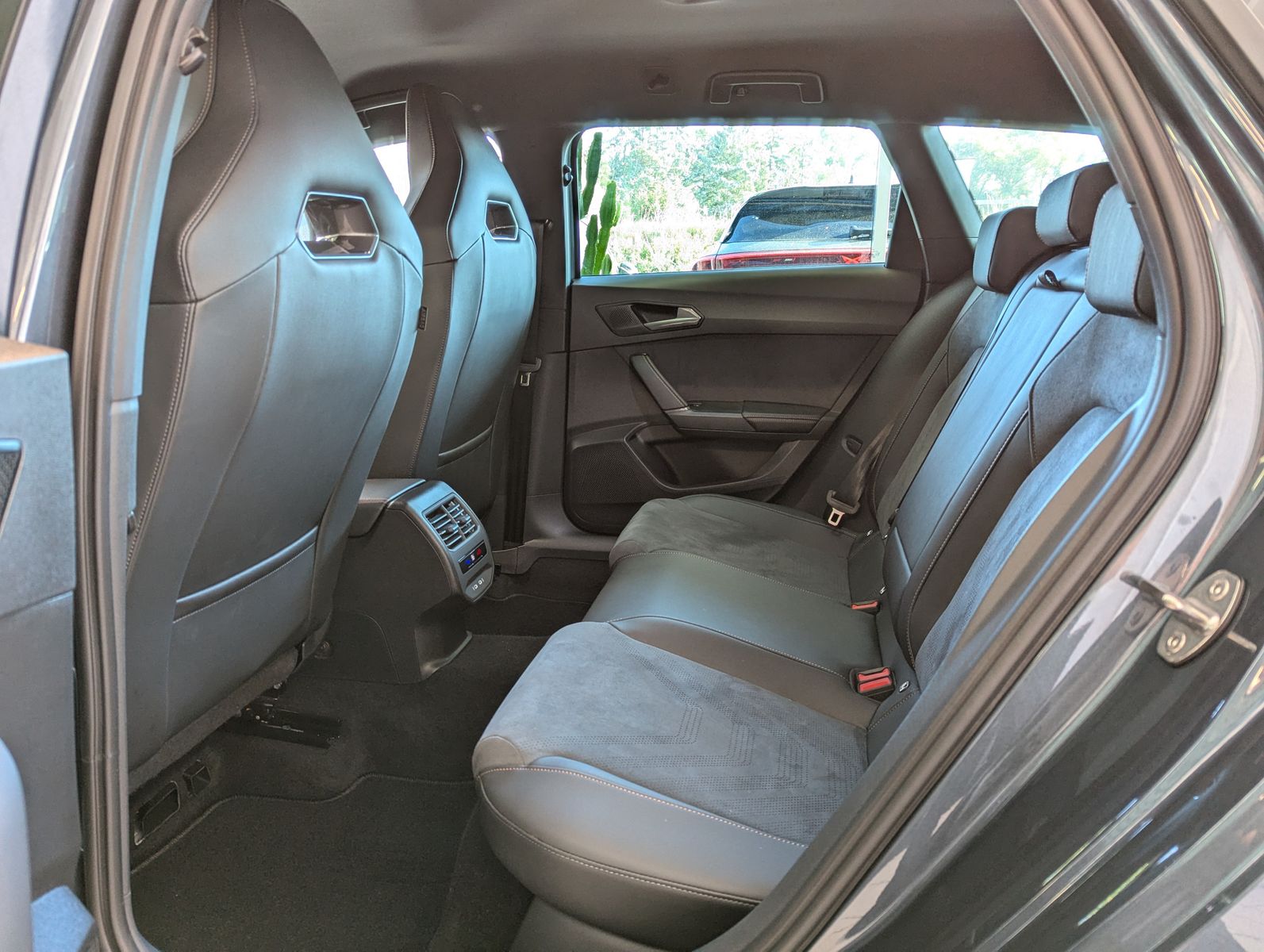 CUPRA Leon 1.5 eTSI Intelligent-Dynamic-Edge-Pake Cam - Image 13