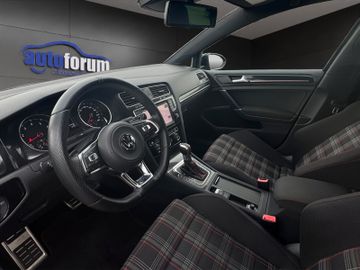 Volkswagen Golf - 11