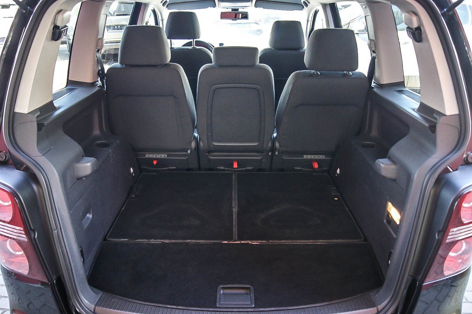 Fahrzeugabbildung Volkswagen Touran 1.4TSI DSG Highline 7-SITZE