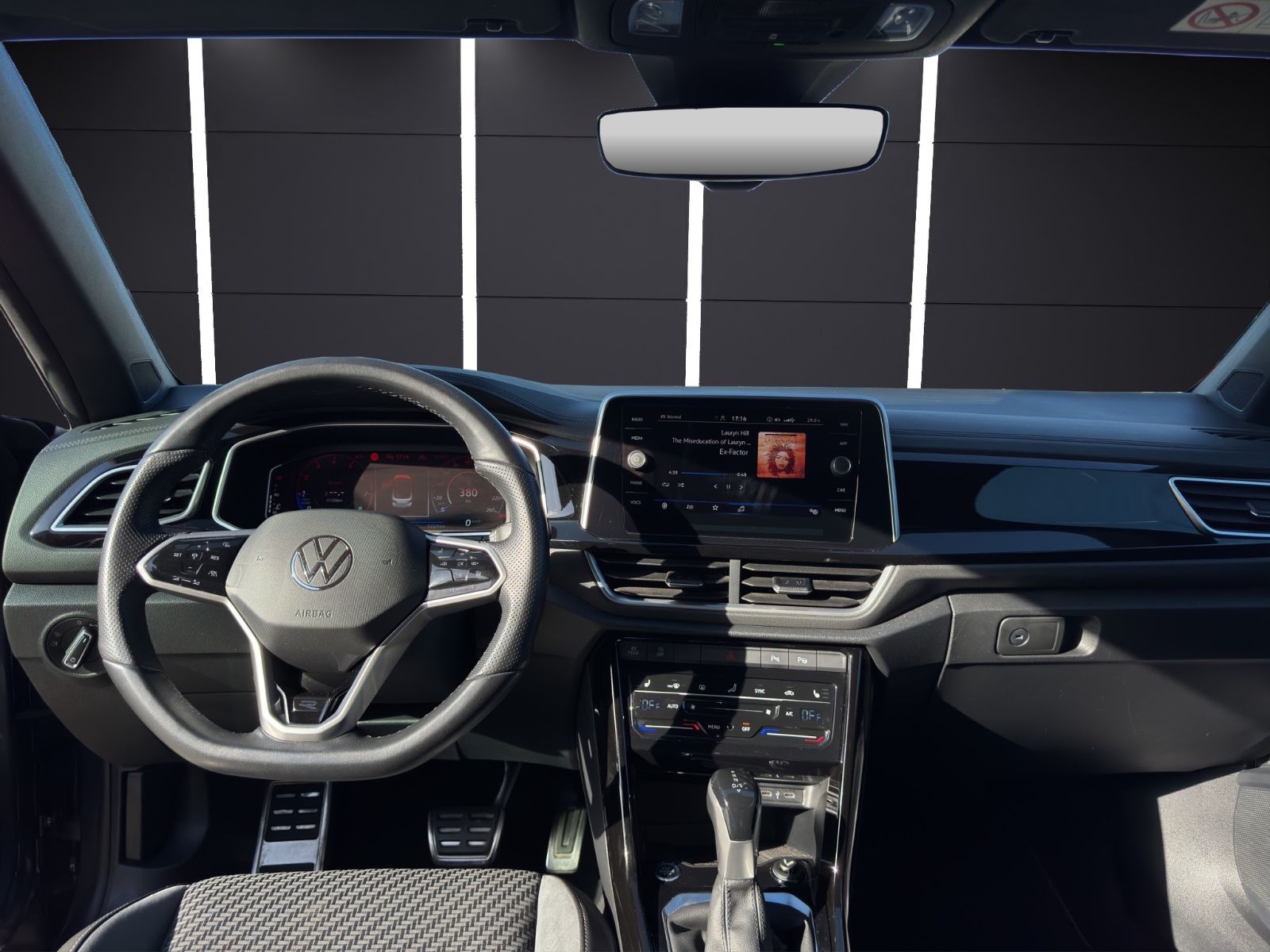 Fahrzeugabbildung Volkswagen T-Roc Cabriolet R-Line Cam*Shzg*LED*Lkhzg
