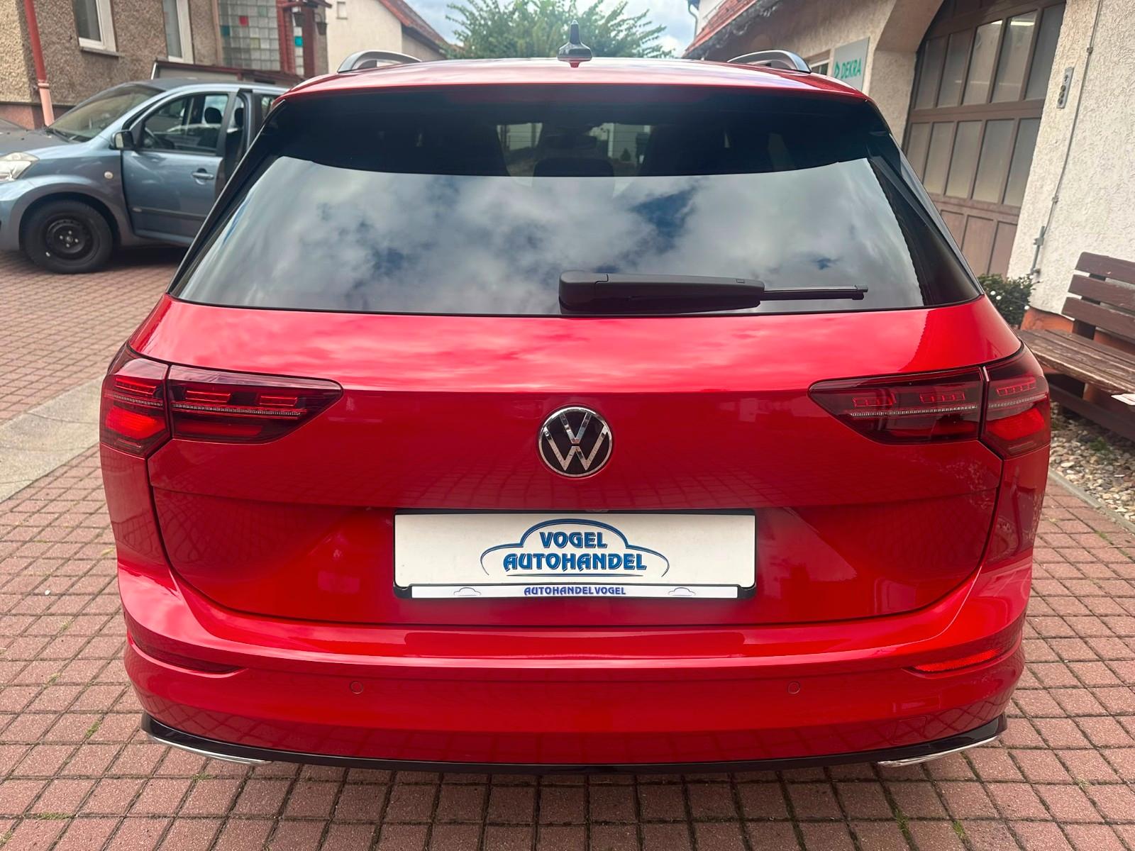 Volkswagen Golf VIII Variant R-Line*PANO*IQ-LIGHT*AHK*DYNA*