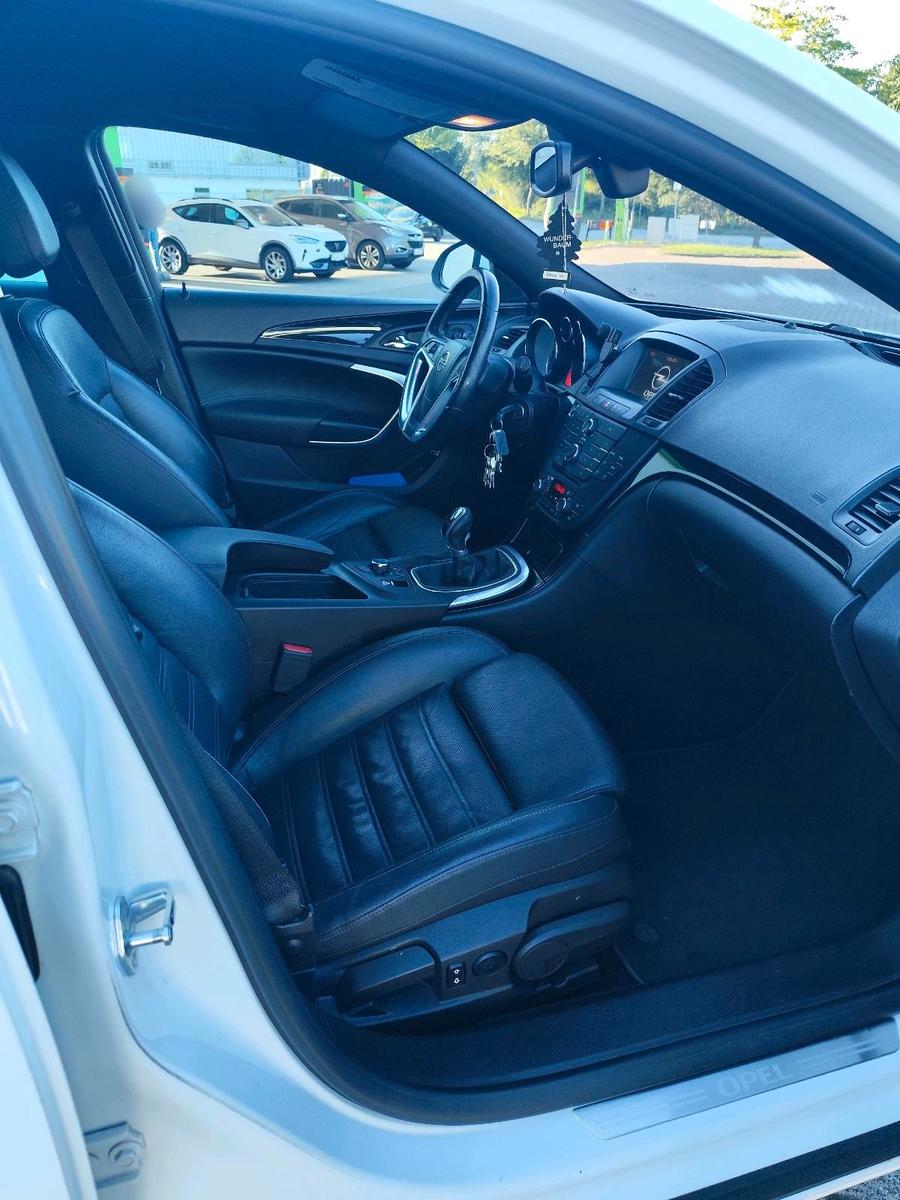 Opel Insignia 2012 — photo 15