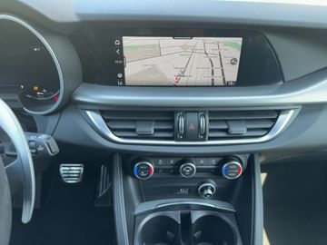 Alfa-Romeo Stelvio - 10