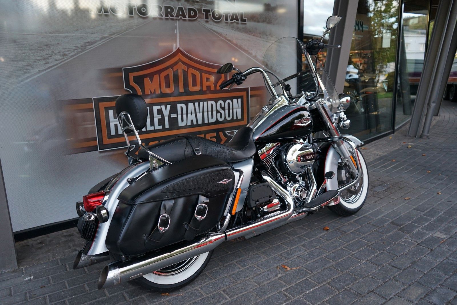 Fahrzeugabbildung Harley-Davidson Road King Classic mit Jekill & Hyde, Ape Lenker