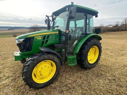 John Deere 5058E