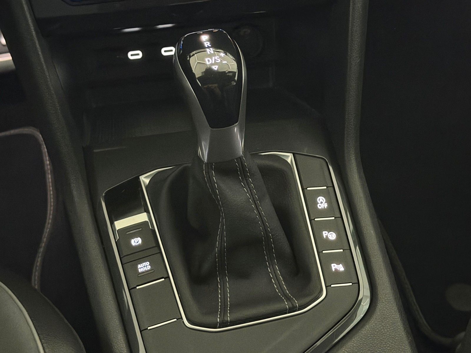 Fahrzeugabbildung Volkswagen Tiguan 2.0 TDI R-LINE/IQ-LED/KAMERA/ACC/AMBI+