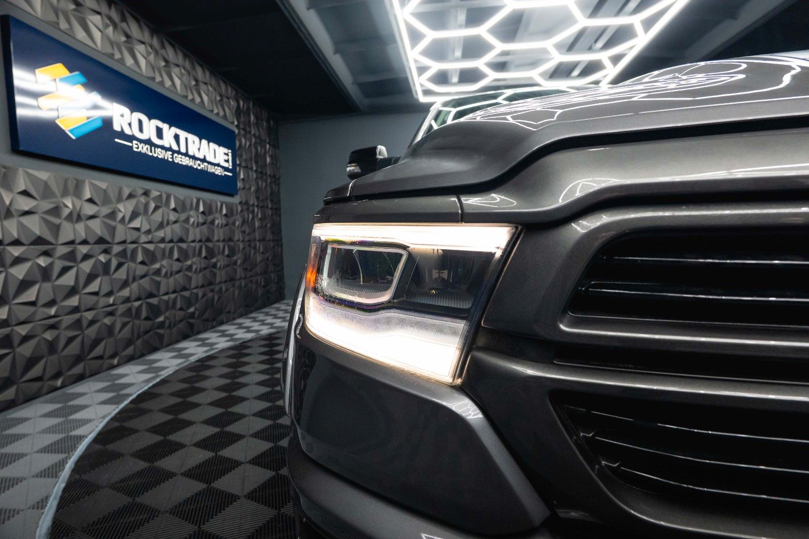 Fahrzeugabbildung Dodge RAM 5.7 V8 HEMI 4x4 LARAMIE Offroad AxleLock 19%