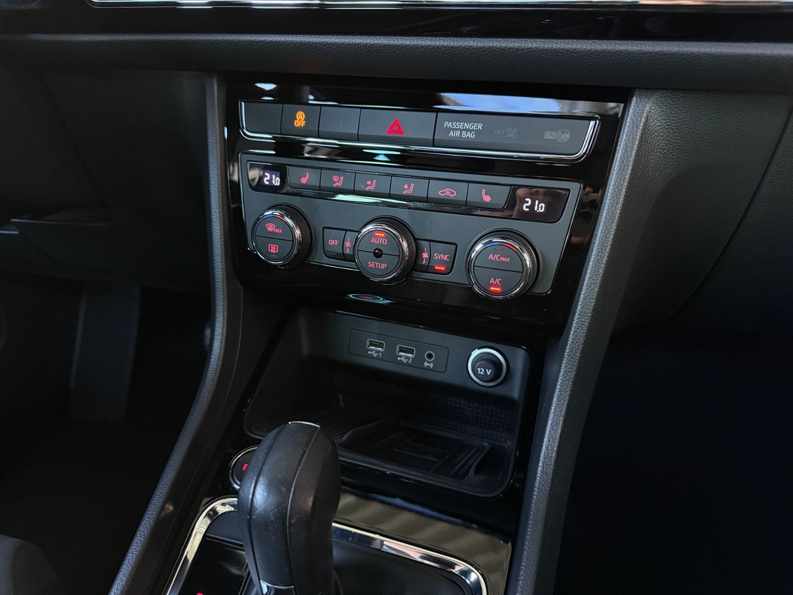 Fahrzeugabbildung SEAT Ateca Xcellence PANO BEATS ACC LED