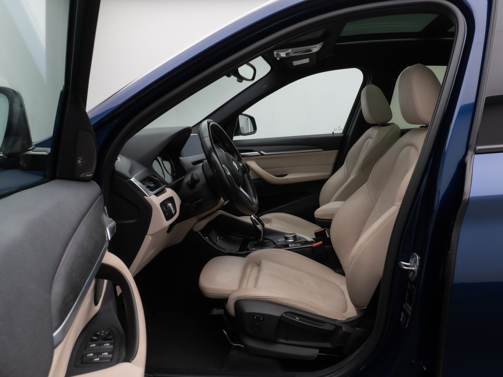 Fahrzeugabbildung BMW X1 sD20i xLine Panorama HUD H/K AHK Leder Voll
