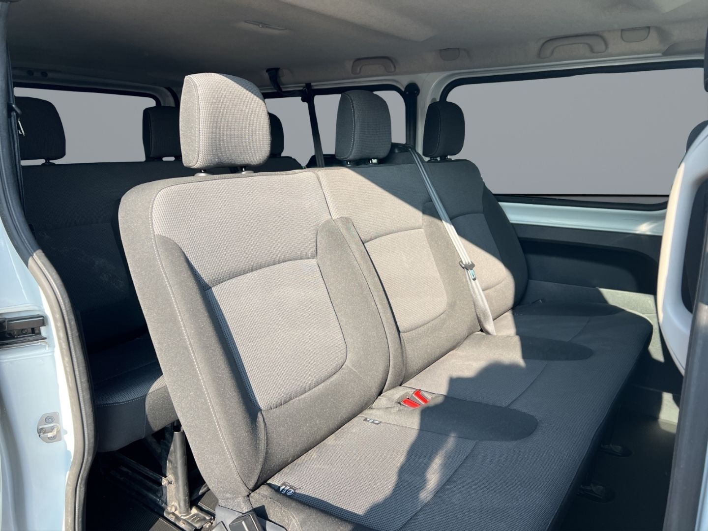 Fahrzeugabbildung Renault Trafic Combi L2H1 3,0t Life 2.0 dCi 120 ENERGY E