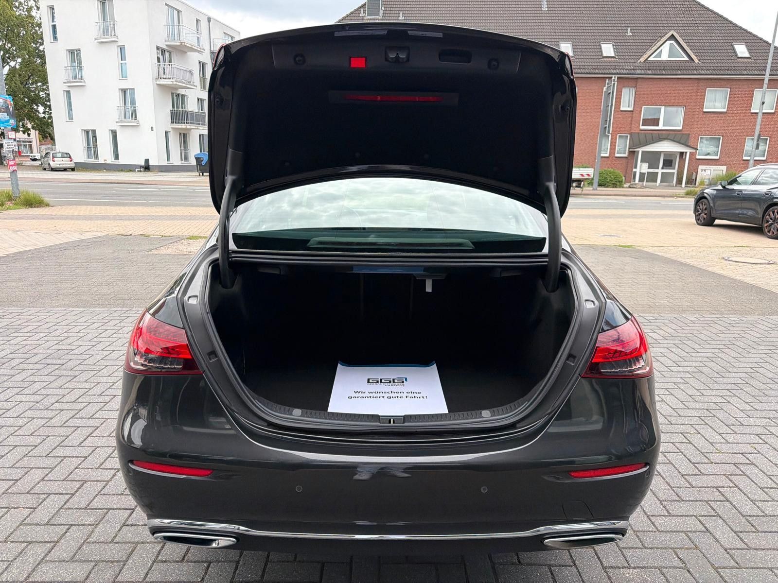 Mercedes-Benz E 200d LIMOUSINE AVANGARDE MBUX/VOLLLEDER foto 11