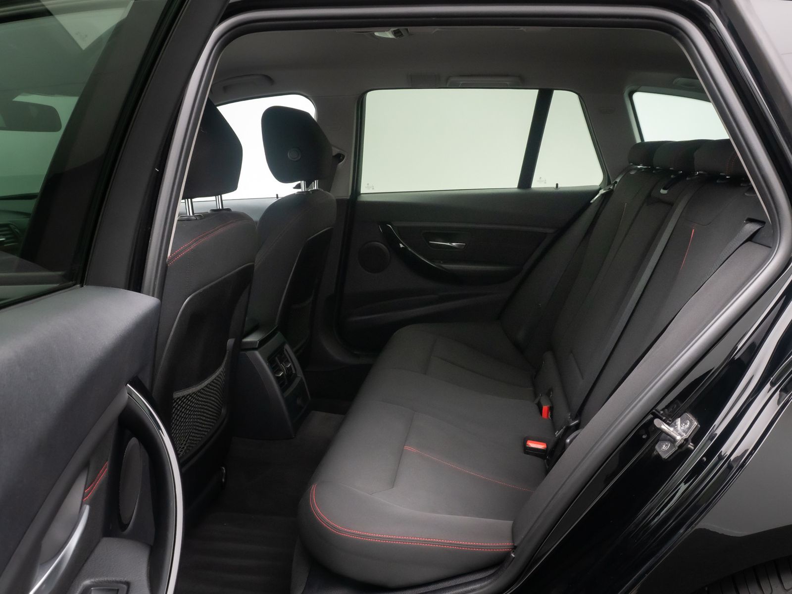 Fahrzeugabbildung BMW 320d Sport Line PDC Bi-Xenon HiFi NaviPro Lordos