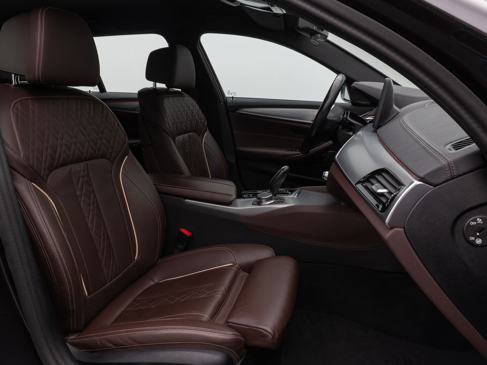 Fahrzeugabbildung BMW 530e LuxuryLine Kamera Laser HUD DAB H/K Komfort