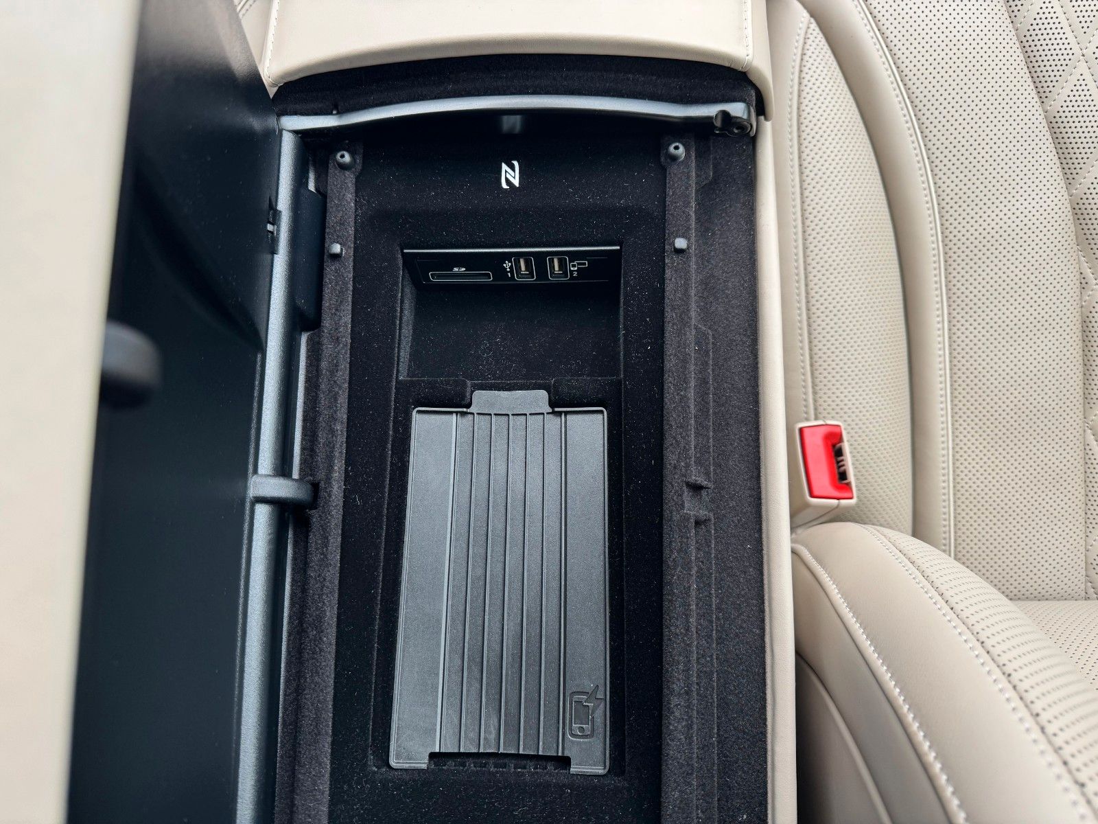 Fahrzeugabbildung Mercedes-Benz S 600 L Chauffeur+Nachtsicht+Pano+HUD+360