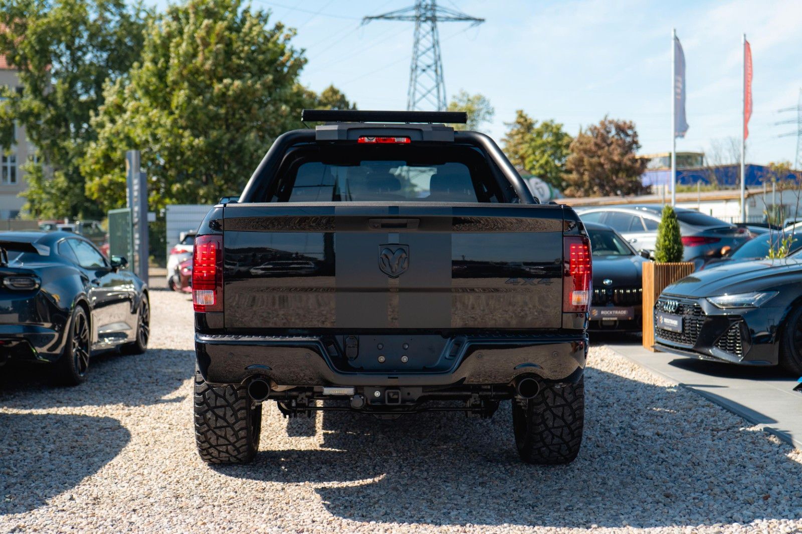 Fahrzeugabbildung Dodge RAM 5.7 V8 HEMI 4x4 OFFROAD Night-Paket LONG 19%