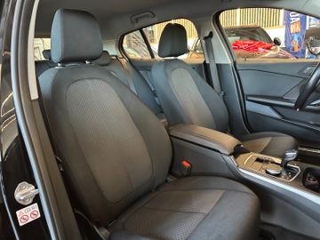 BMW 120 i *HEAD-UP*StandHZ*AHK*SPORT*2-ZONEN*CARPLAY