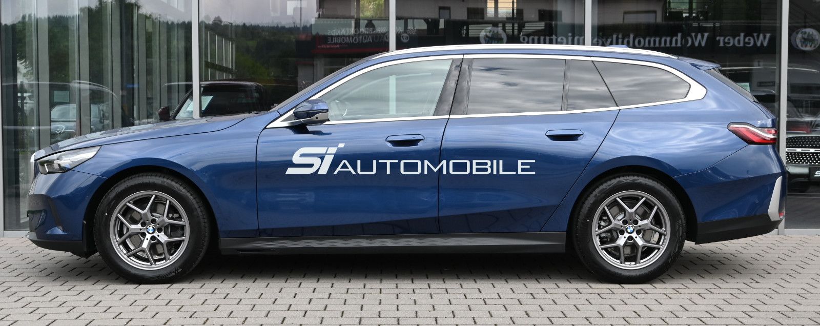 Fahrzeugabbildung BMW 520d xDr. Touring °ACC°AHK°B&W°STANDHEIZ°SITZBEL