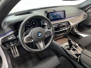 Fahrzeugabbildung BMW 540dxD M Sport ACC SoftClose H/K DAB HUD Komfort