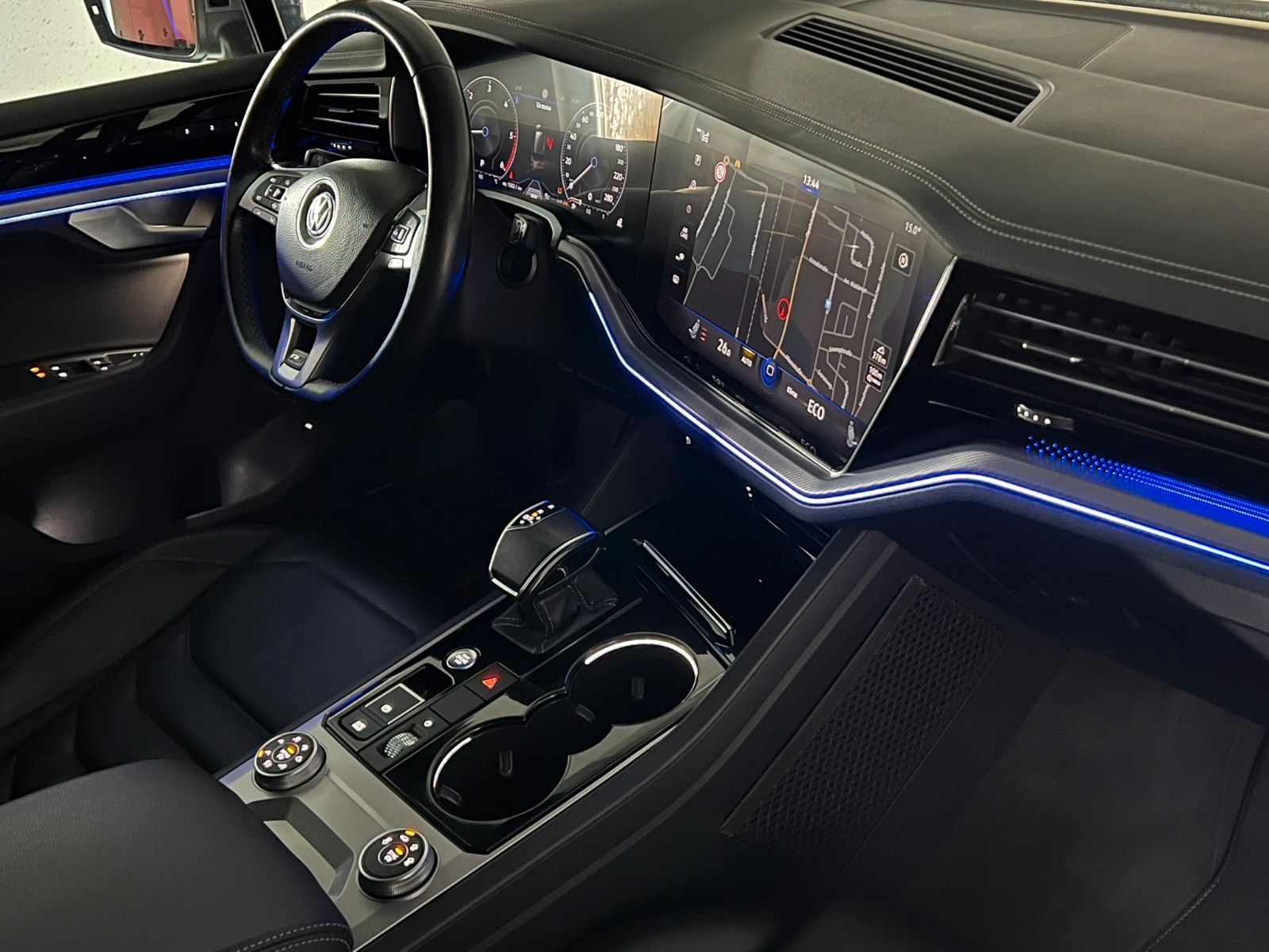 Fahrzeugabbildung Volkswagen Touareg 4Motion R-LINE/MATRIX/AHK/INNOVISION/21*