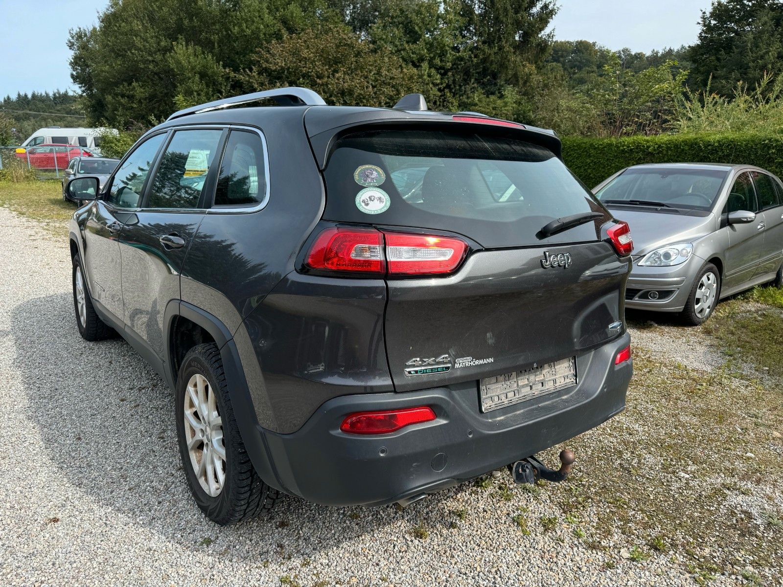 Fahrzeugabbildung Jeep JEEP CHEROKEE LONGITUDE 2.0L 4WD EXPORT GEWERBE